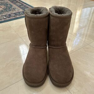 UGG Classic Short Boots in Brown